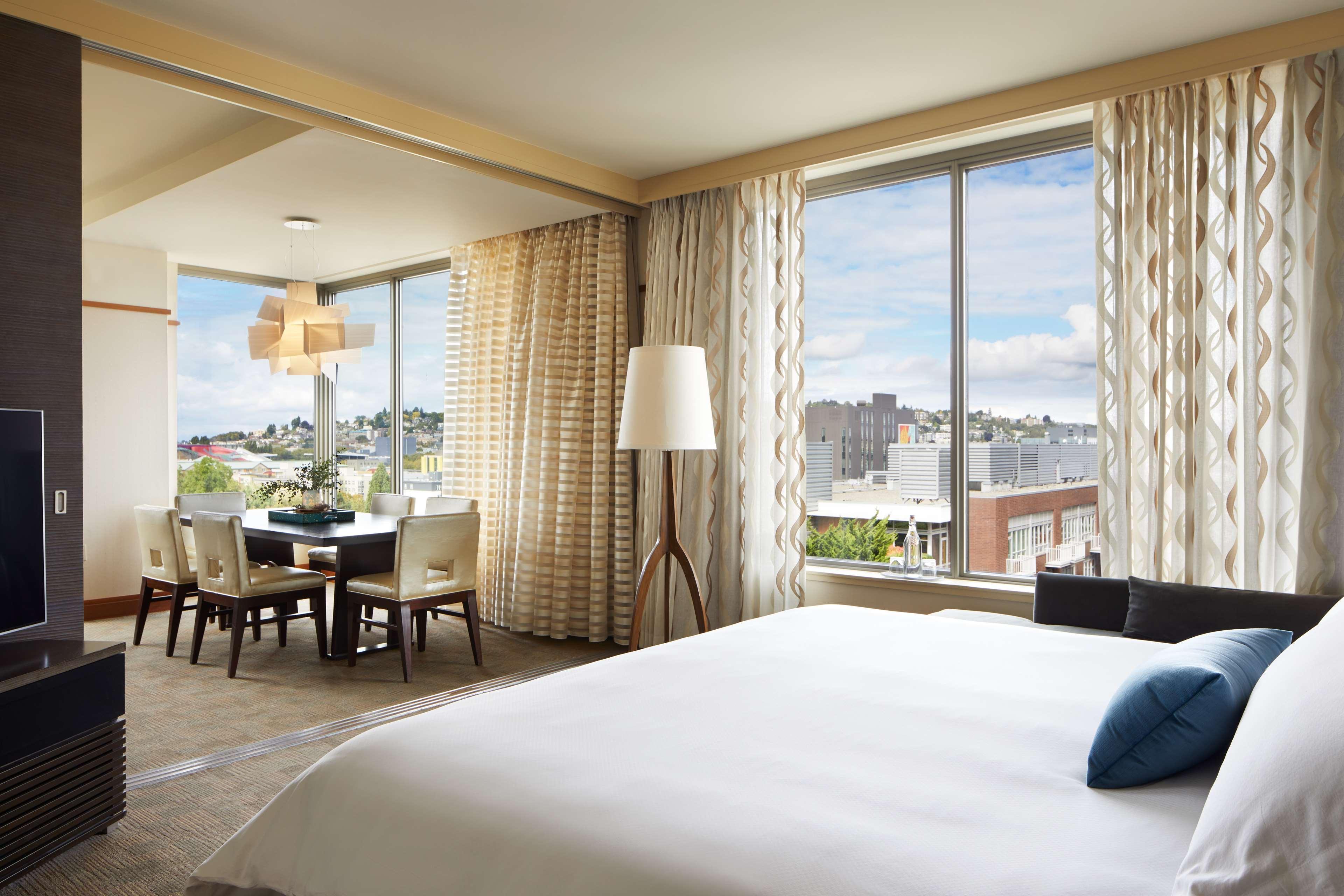 1 Hotel Сиэтл Экстерьер фото A guest room at the Hotel Commonwealth
